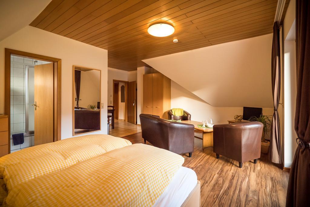 Weingut Peifer Apartman Traben-Trarbach Szoba fotó